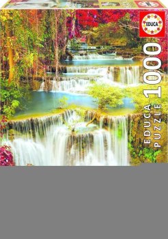 1000P CHUTE D’EAU DANS LA FORET